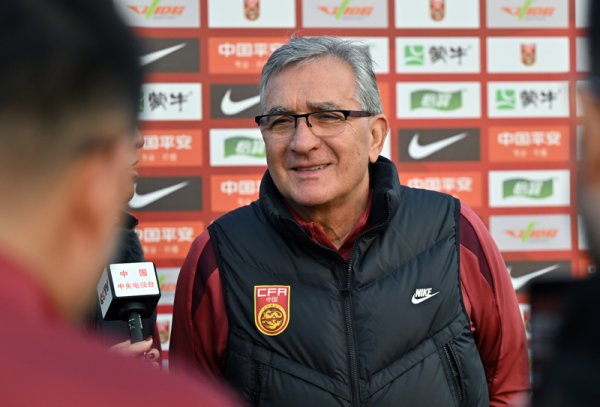 安福相册 国足转场利雅得，世初赛客场对沙特阿拉伯一战插足冲刺备战阶段