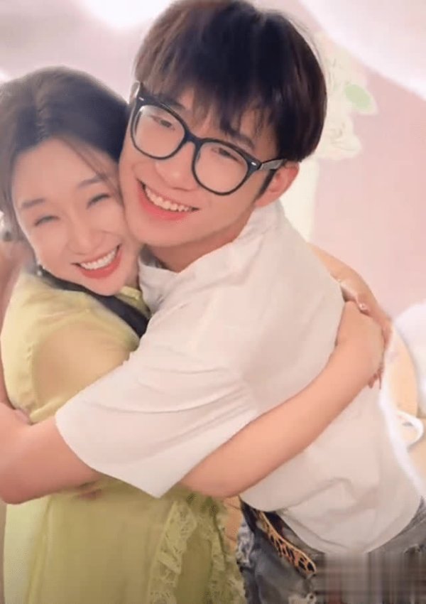 莆田安福相册 傅首尔与180高帅男儿合拍，瘦20斤情状超棒！