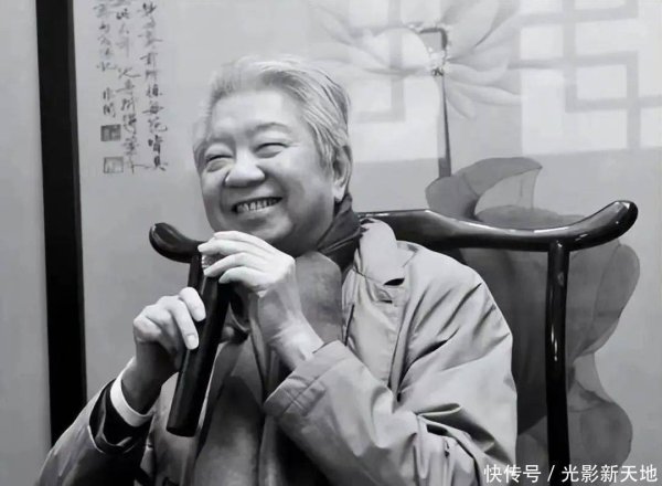 安福相册 成龙发文诅咒蔡澜，避谈被黑帮追杀，两东说念主逃到西班牙