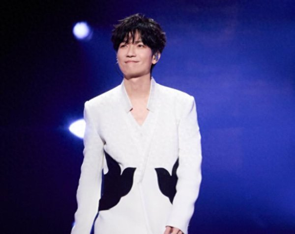 安福相册 《歌手2025》节目组压不住陈楚生了，莫得马嘉祺后，热度直线下滑