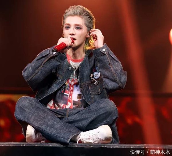 安福相册 鹿晗关晓彤未离异？男方疑秀手机屏保合影，女方回CP应援词显蒙眬