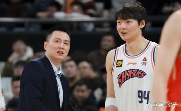 安福相册 2中0，1分不得！2届MVP登场6分钟输13分遭弃用，球迷：今天例假？