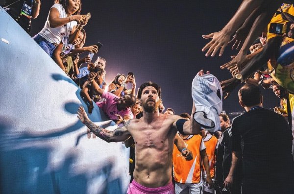 安福相册 38岁梅西久违脱衣！秀出并立腱子肉，腹肌线条明显，太自律了