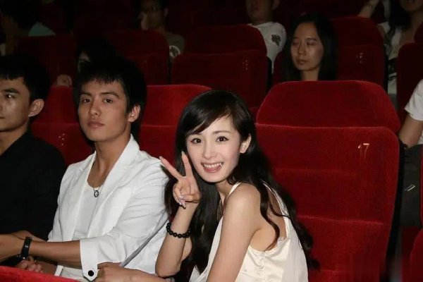 安福相册 杨幂苦等16年圆梦，首搭张艺谋拍电影，气势超颠簸！