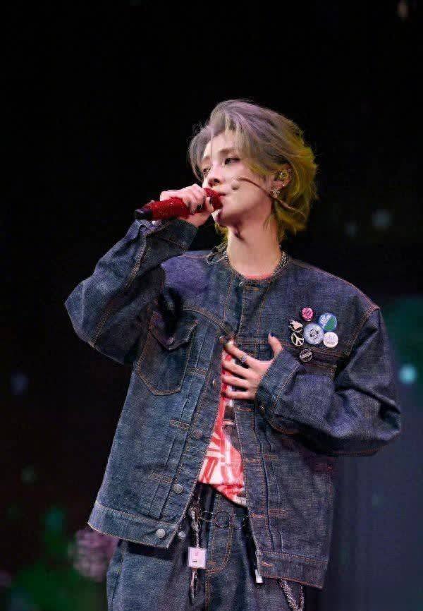 安福相册 鹿晗演唱会出情景，邓超与《五哈》却爱意满满