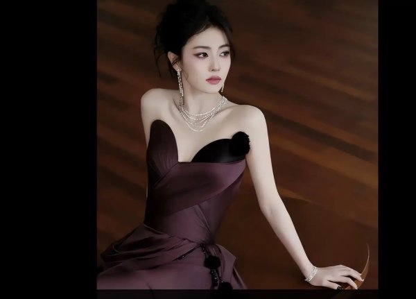 莆田安福相册 白鹿穿暗夜紫装涂黑甲出镜，宛若仙女超吸睛