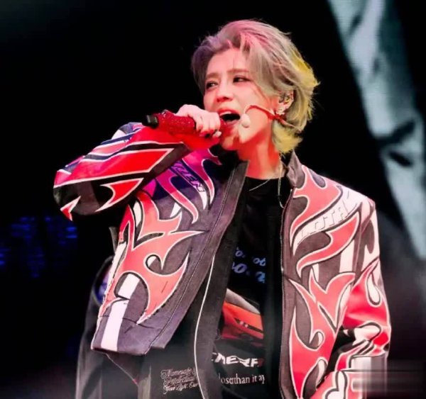 莆田安福相册 初代顶流鹿晗回春！脸与实力并存，内娱纯元回来势不能挡