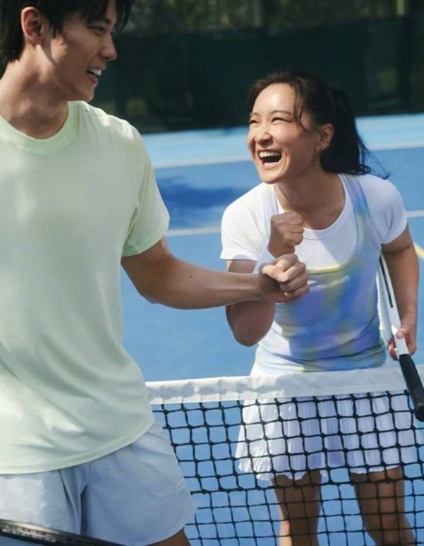 安福相册 43岁贾玲现状曝光，与汪顺打网球身材苗条未复胖