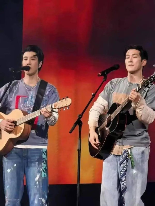 莆田安福相册 李治廷秒变“王力宏2.0”！北京演唱会献技“消消乐昆季”认亲现场