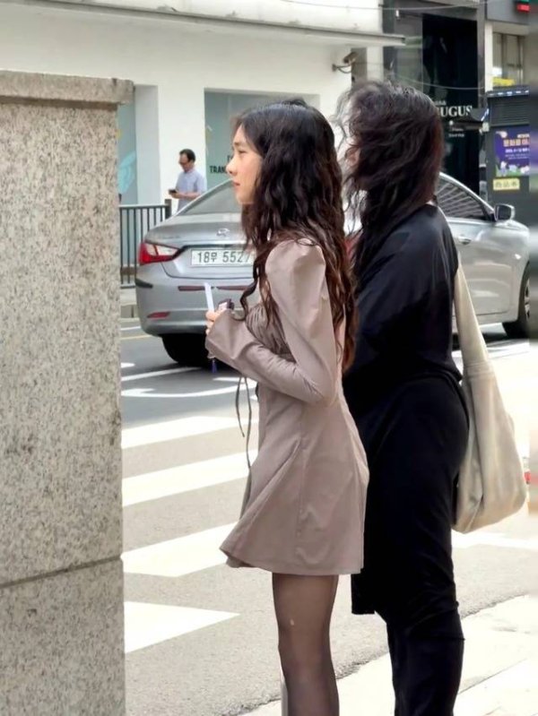 安福相册 黄多多韩国生图惊艳世东谈主！与孙莉同框瘦到惊东谈主