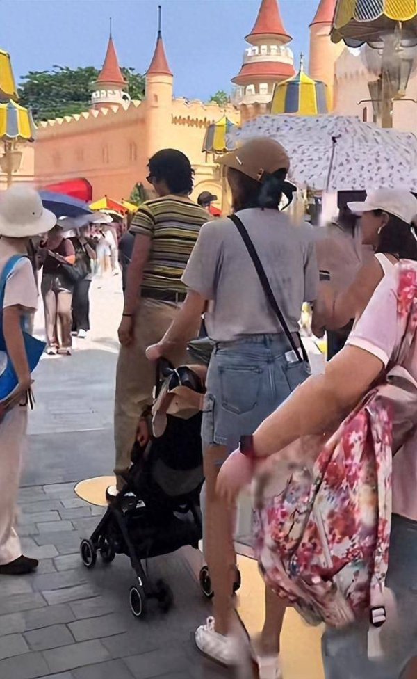 安福相册 50岁林志玲携全家游新加坡，3岁男儿高清侧脸首曝光似日系长相