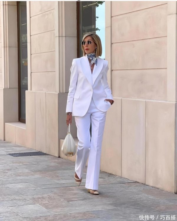 安福相册 白裤子=显老？中年女性这么穿秒变＂高等感＂！4个选款诀要公开