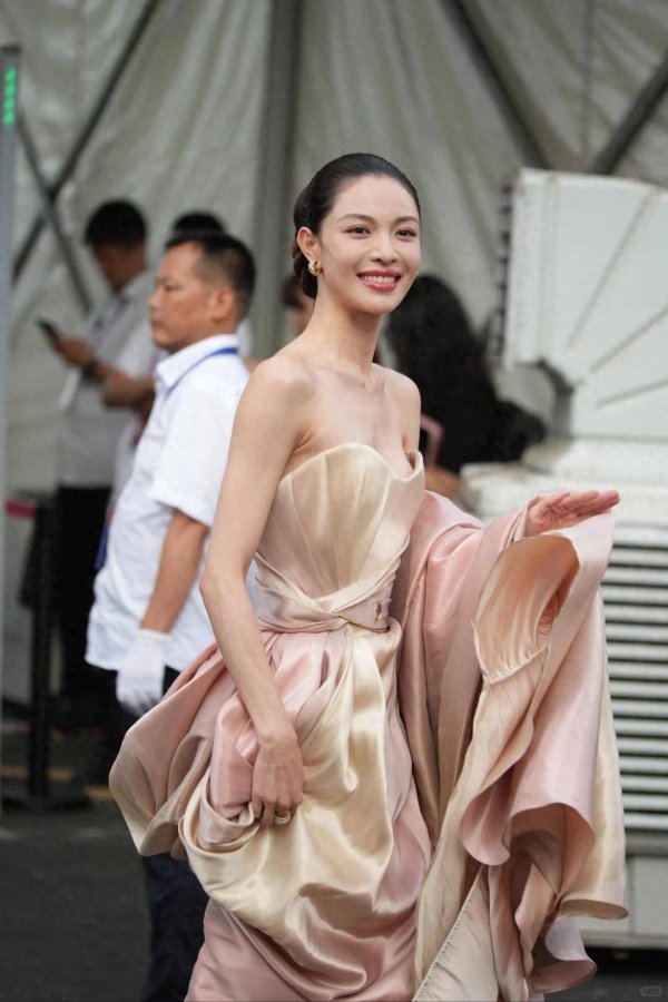 莆田安福家园 国度电影节：海清面相有变，宋茜显暮气，杨幂好意思周冬雨真空上阵