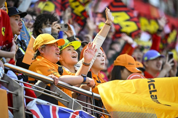 安福相册 夺得F1中国大奖赛杆位，皮亚斯特里欲与汉密尔顿争“主场”之利