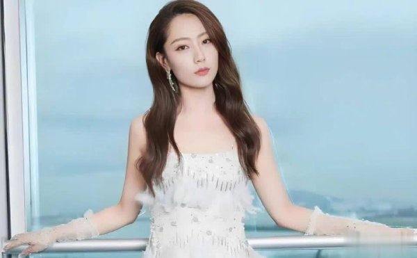 莆田安福家园 她与小3岁男模闪婚后独自带娃，39岁演《以法之名》惊艳世东说念主