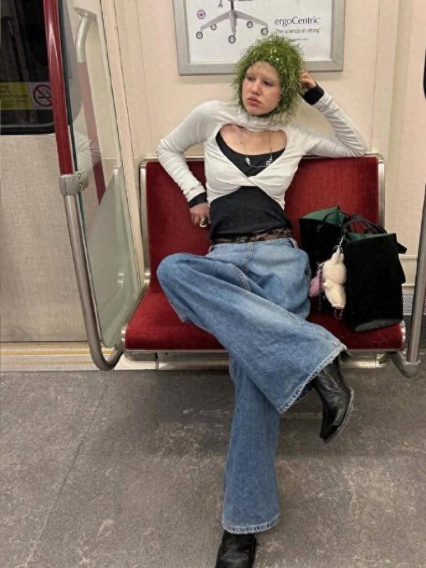 安福相册 从通勤到约聚全拿抓!val.drzd 的全能穿搭模板，上班族必储藏