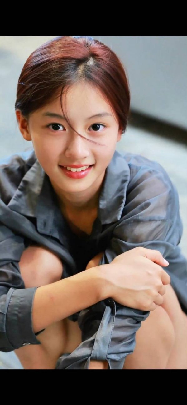 安福相册 “神颜”素东谈主女孩被街拍后走红，于正现身当事东谈主姆妈挑剔区：不知谈若何联系