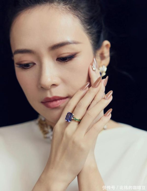 安福相册 重庆这夜，章子怡穿全裹征服粉碎大气，杨幂好意思的发光，蓝羽漂亮！