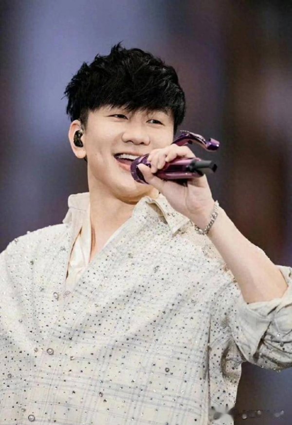 安福相册 林俊杰自曝腹黑问题，尾场忍痛唱《交换余生》数度落泪