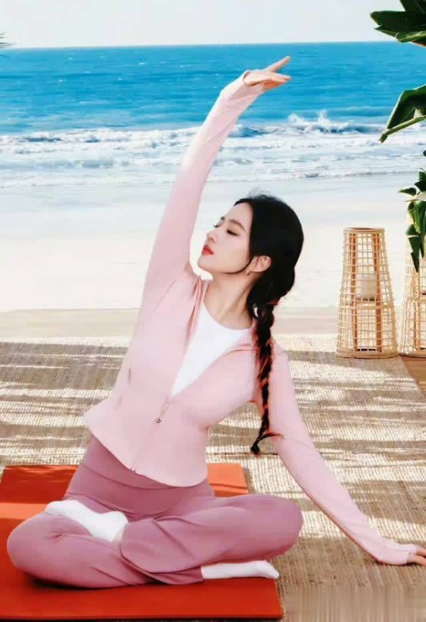 莆田安福家园 刘亦菲海边练瑜伽穿花裙权贵气，一座城因她爆火！