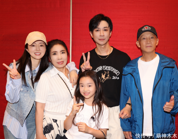 安福相册 董璇再婚现场照曝光！关悦佟丽娅出席场合朴实，男方黑历史被扒