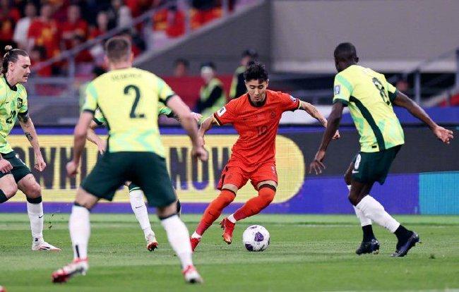 国足主场0-2不敌澳大利亚