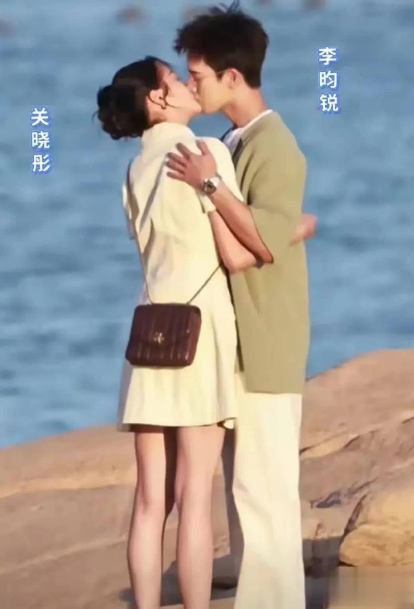 莆田安福家园 惊！关晓彤李昀锐海边吻上热搜，鹿晗九张自拍啥反馈？