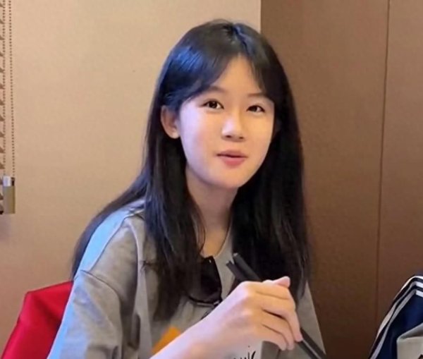 莆田安福相册 陆毅鲍蕾太会养儿子！小贝儿餐厅现身，颜值气质超出众