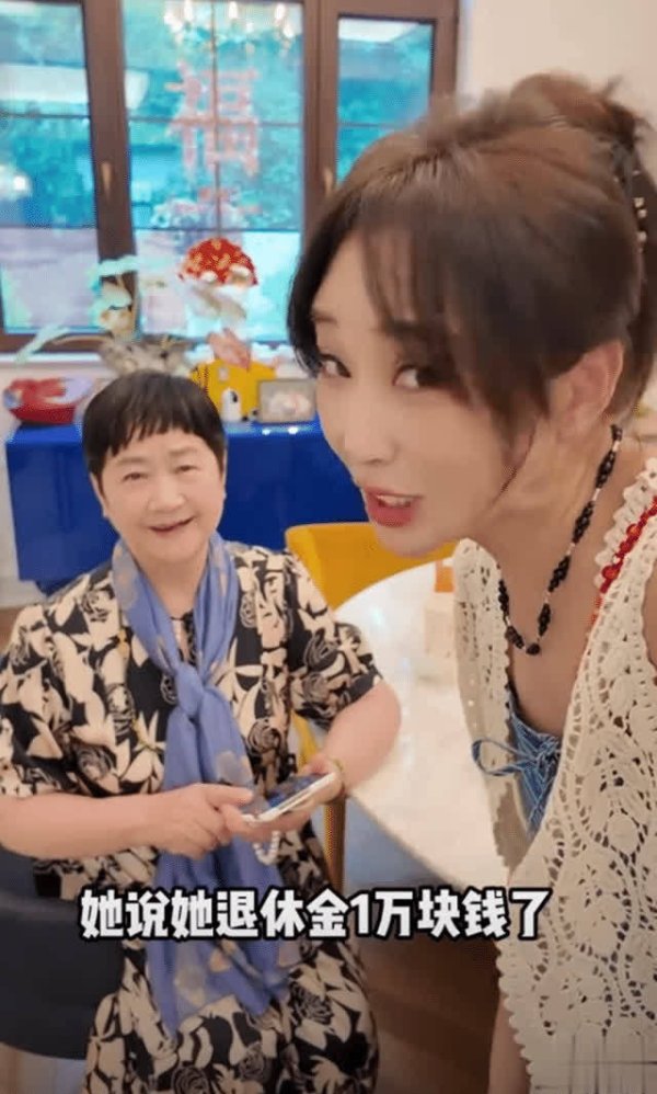 安福相册 严屹宽姆妈月领万元退休金带全家度假，杜若溪与婆婆亲如母女