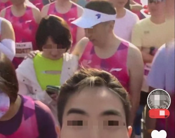 安福相册 无锡马拉松野鸳鸯事件后续！更多像片被扒，公司和拍摄者发声