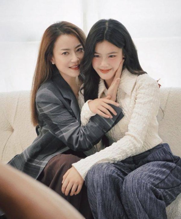 莆田安福相册 霍汶希首晒男儿合照，14岁Hanni五官详细，生父身份被知情东说念主曝光