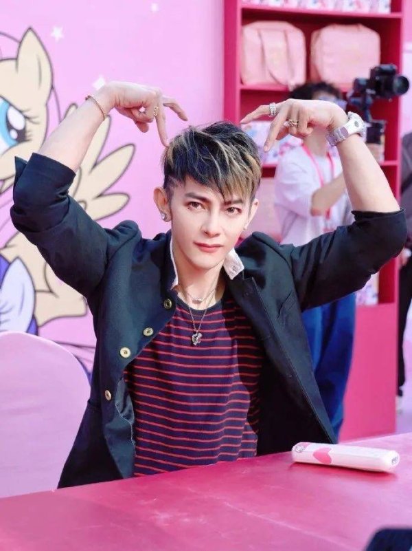 安福相册 43岁汪东城修起只身：曾有满意对象，若何分缘未到！