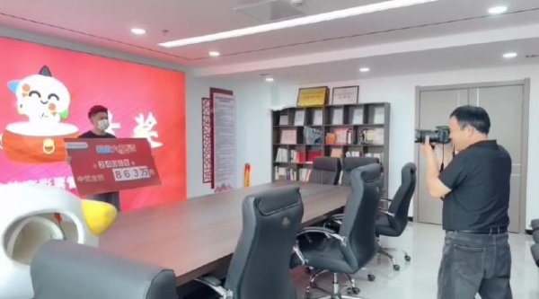 莆田安福家园 大乐透890万得主露脸出镜 全程记载兑奖历程-图
