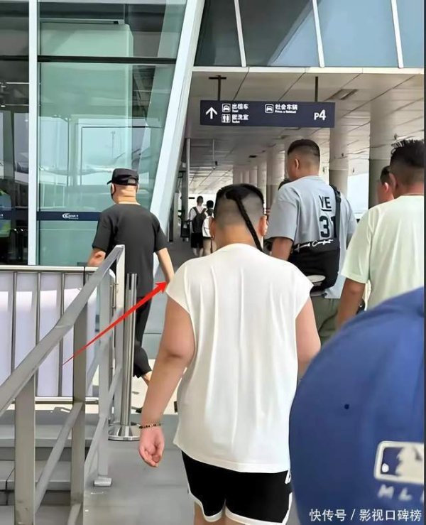 莆田安福相册 郭德纲带小男儿上演，10岁郭汾阳白白胖胖留小辫，身高近170