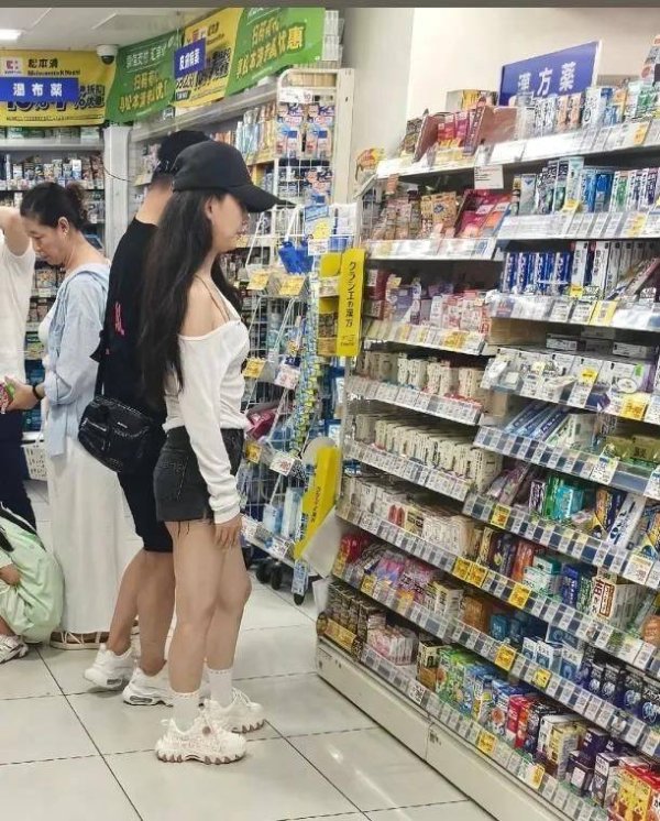 莆田安福相册 汪峰携3娃日本旅游，两边家长亮相岳父比东床还显年青