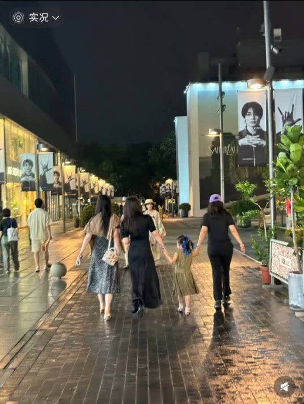 莆田安福相册 偶遇刘亦菲朱珠逛街，吃瓜众人心跳加快，玫瑰的故事售后到啦