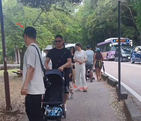 安福相册 汪峰携新欢全家游日本，两家东说念主相处融洽细节清楚关连