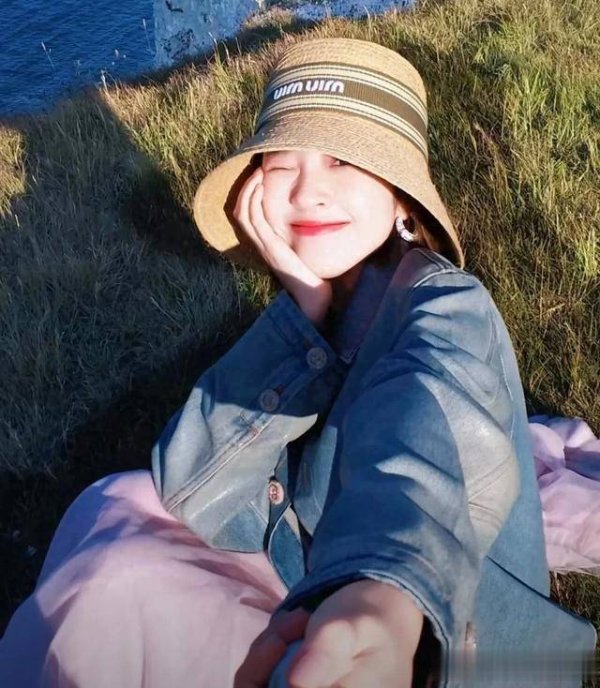 莆田安福相册 唐艺昕坐4小时火车游英国，5岁男儿长发及腰似张若昀