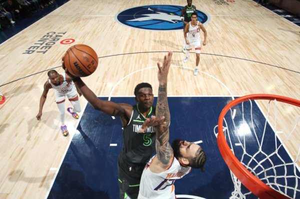 安福相册 爱德华兹20分杜兰特23+6 丛林狼老例赛横扫太阳