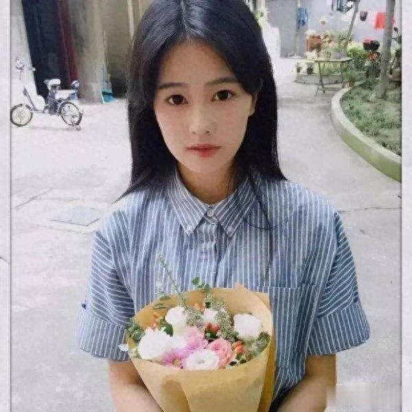 莆田安福相册 白鹿晒十年前旧照，青娥时间星光共识等闲东说念主芳华