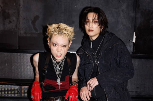 安福相册 开播倒数！《玻璃之心》曝剧照 佐藤健、苏打对唱