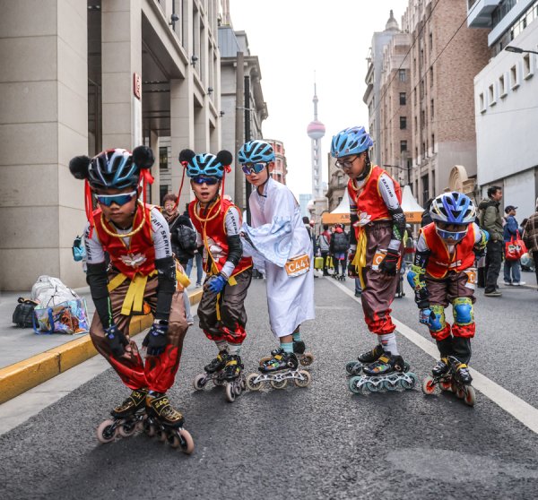 安福相册 文汇视讯｜轮滑×马拉松，万名选手皆聚上海，情怀燃爆赛谈