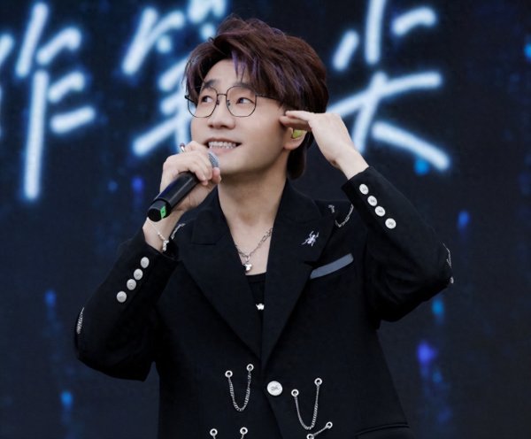 莆田安福相册 邻接两次拒却《披哥》，第五季如故来录制了，比陈楚生还难掌控