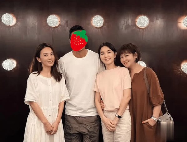 安福相册 SHE聚餐，Selina短发现身，生娃后情状显老引关怀