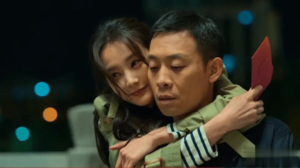 安福相册 狂飙：别对孟钰意难平，安欣身边东谈主才是真嫂子