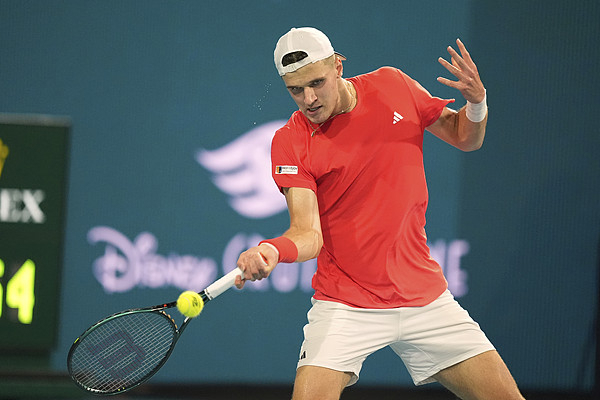 莆田安福相册 打败偶像德约问鼎迈阿密群众赛，19岁的门希克成男人网坛05后第一东说念主