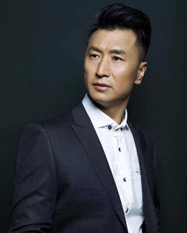 安福相册 张笑君：《亮剑》段鹏演技深湛却不红，对妻儿心胸亏蚀