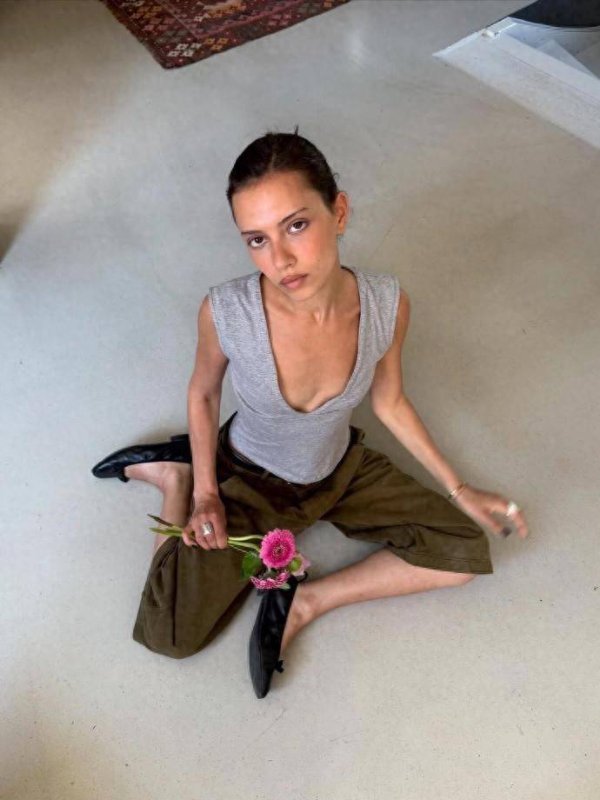 安福相册 随着ins博主bluee.lou学穿搭，解锁舒适与前卫并存的造型