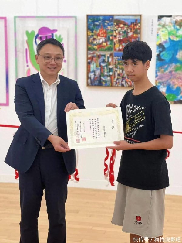 莆田安福相册 郑钧女儿长大变丑，15岁长得很进修，他没下巴，越长越像刘芸！