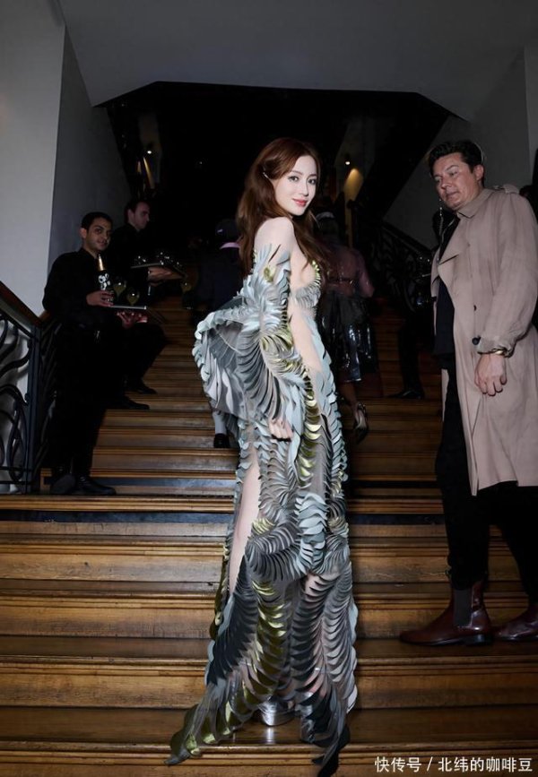 安福相册 杨颖巴黎炸场！出谈20年颜值王炸，但作品炸在哪？